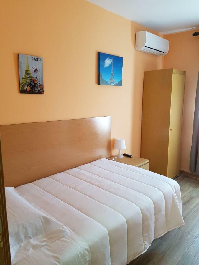 Hostal La Pared Torres de la Alameda Extérieur photo